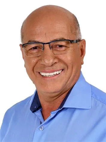 Professor Alcides