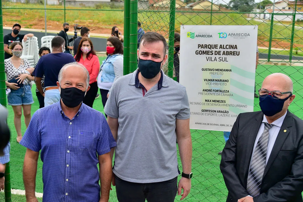Professor Alcides em inauguração de campo esportivo em Aparecida