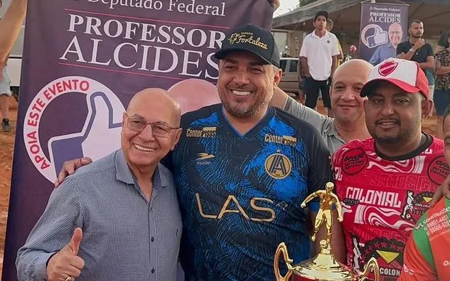 Professor Alcides em evento esportivo comunitário