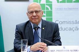 Quem é Professor Alcides? Biografia, trajetória e atuação em Goiás